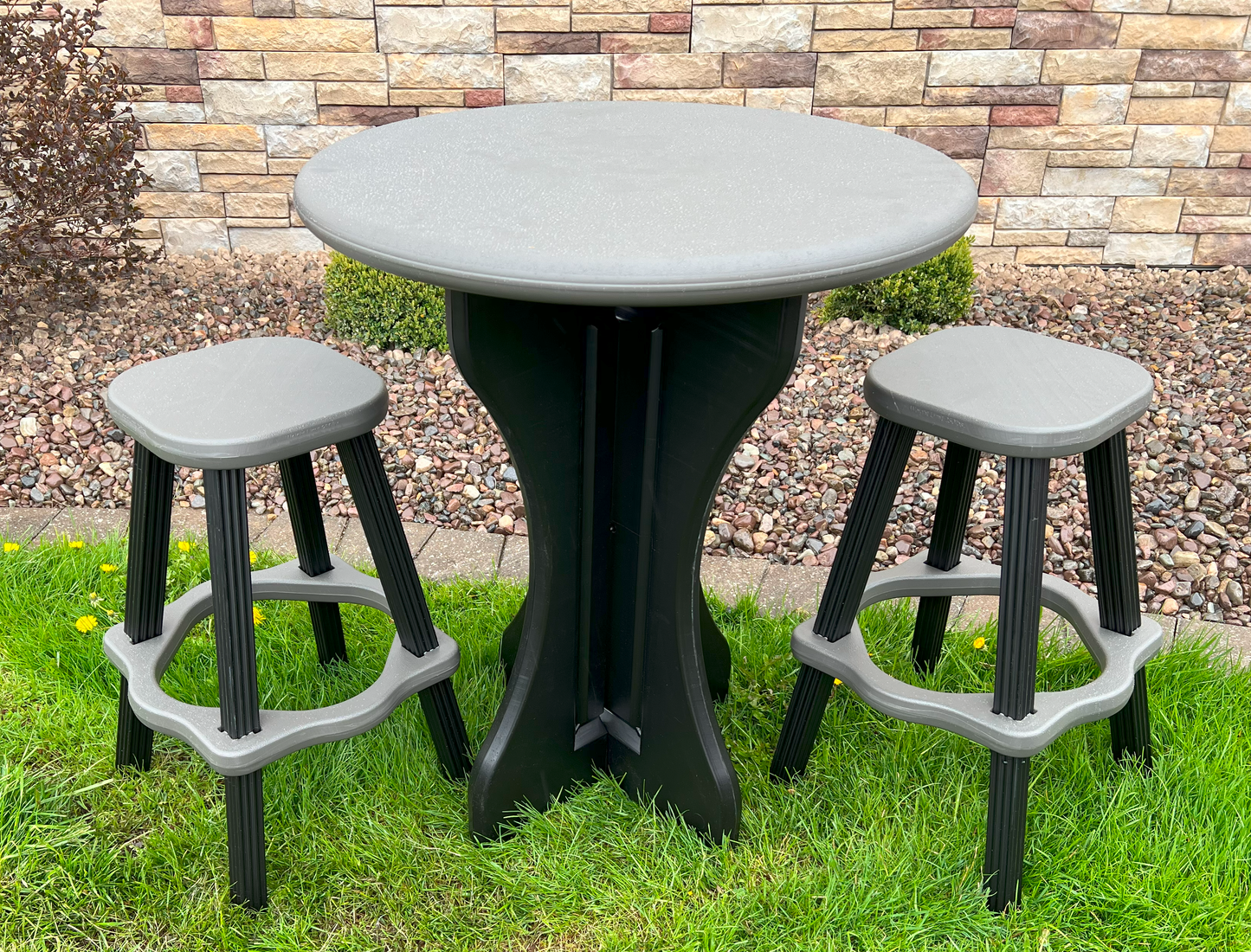 Leisure Accents Table & Stools - Leisure Accents