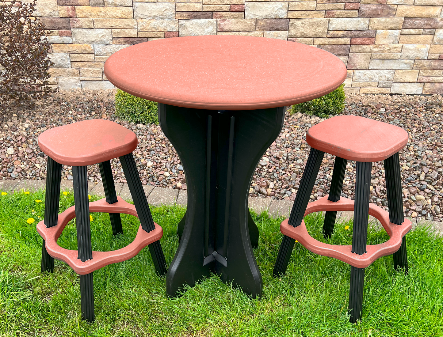 Leisure Accents Table & Stools - Leisure Accents