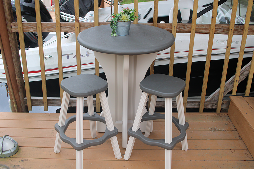 Leisure Accents Table & Stools - Leisure Accents