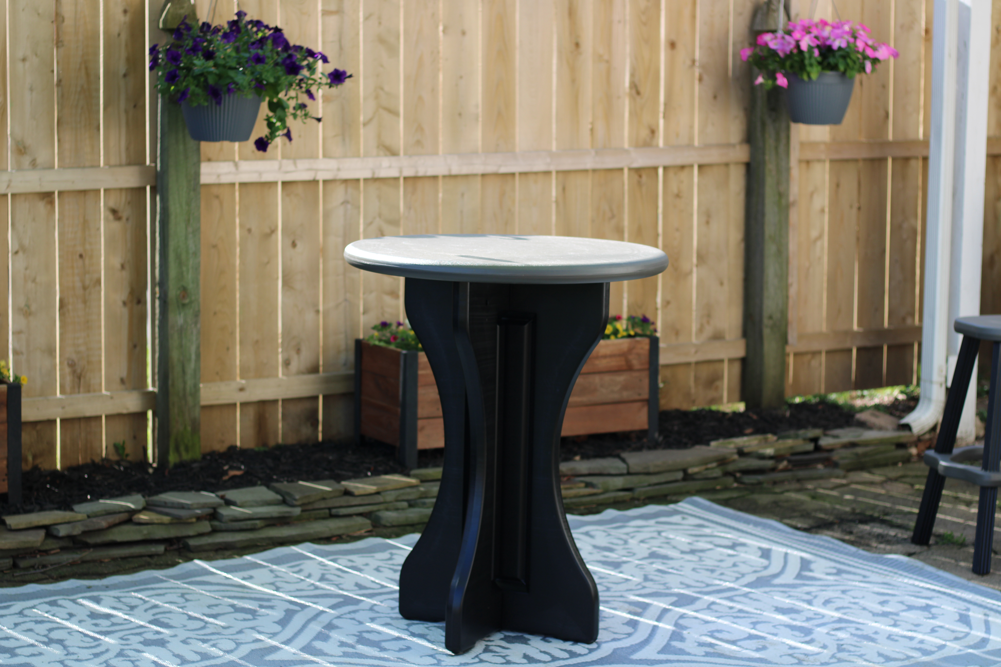 Leisure Accents Table & Stools - Leisure Accents
