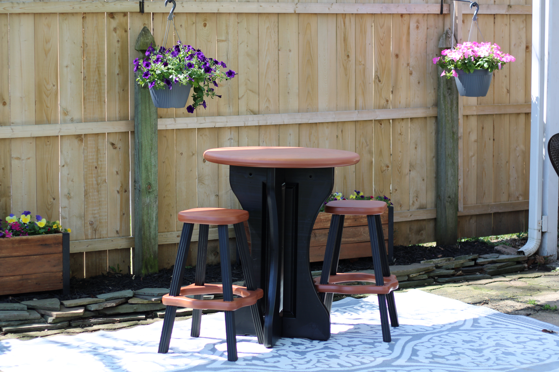Leisure Accents Table & Stools - Leisure Accents